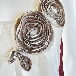 Love, love, love this sleeveless top with vertical stripes. White & pale tan. S